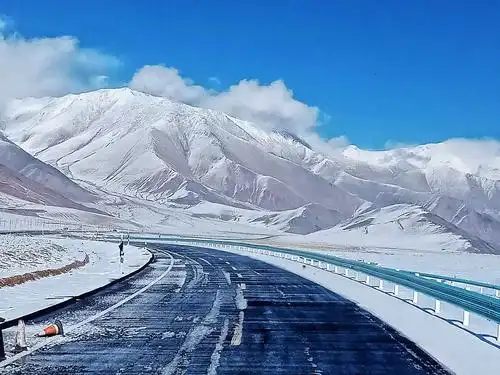 新疆帕米尔高原大雪山