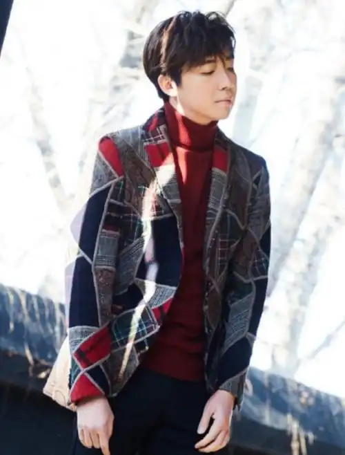 俞灏明烧伤前后对比,余灏明烧伤前后对比(俞灏明烧伤复健后堪称"整容"