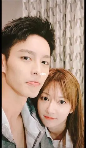 曹佑宁和余玥_重庆自由行热门攻略_表白_他在逆光中告白_娱乐_明星