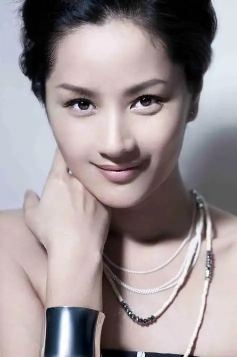 这对于当时已经到了成婚年龄的瞿颖来说无疑是一个不公平的存在.