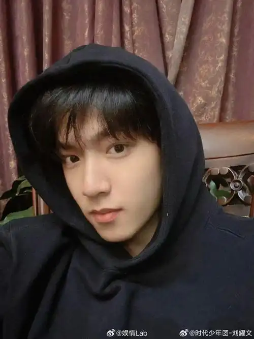 刘耀文说仔细看##刘耀文 自拍学者