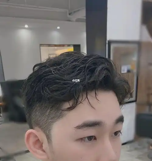 男生自然纹理烫发