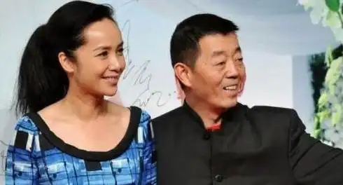 张丰毅(季宗布)剧中的季宗布刚正不阿,文武双全,是一个非常正面的人物