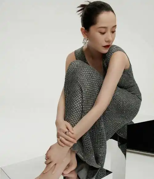 46岁的海清,穿深v礼服秀身材,身材丰腴,美的让人羡慕_角色_女人_媳妇