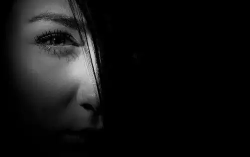 女人伤心委屈的图片 女人伤心委屈的图片动漫