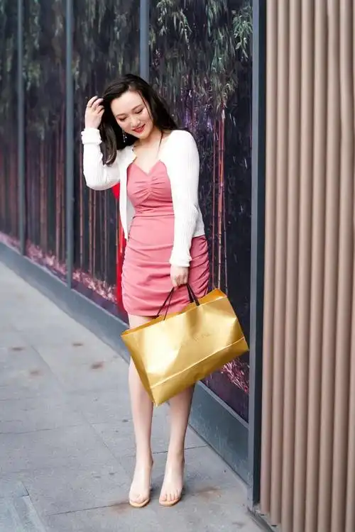 让小姐姐的气质充满了高级感,整个人看起来女人味十足