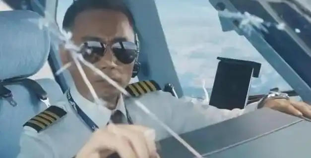 还记得中国机长刘传健吗极限操作救下128人性命如今怎样了