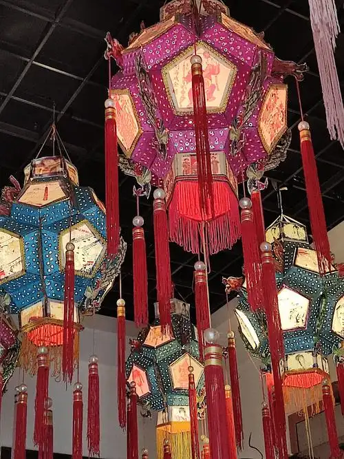 人间至味是团圆③ | 走近"汴京灯笼张"非遗传承人,看灯彩文化的古韵