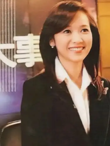 侯佩岑40 了,魅力却有增无减,这都源于她的自信和知性美加持.