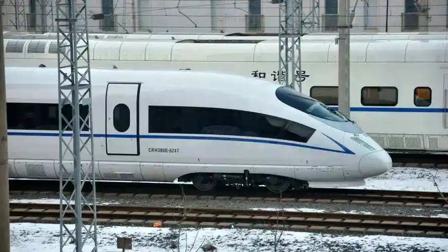 各位大神请问这种高铁车头用solidworks应该怎么画啊本人新手不知从何