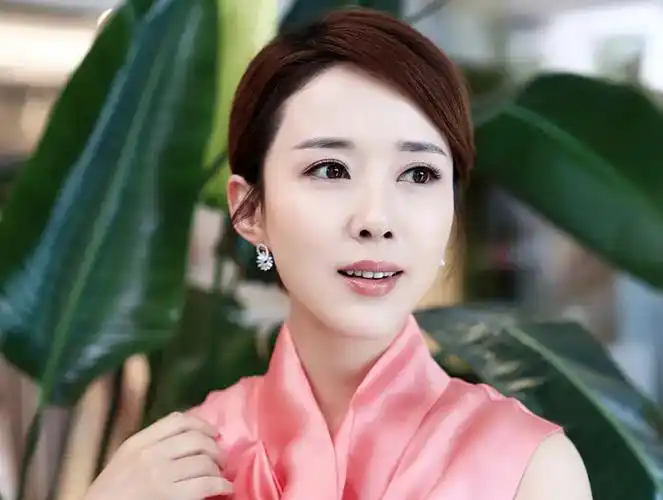 演员颜丹晨我这辈子最幸福的事情就是嫁给了小4岁的丈夫