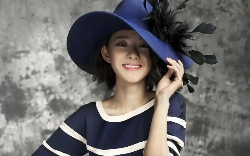 美女演员刘滢桌面壁纸 _ 图片网