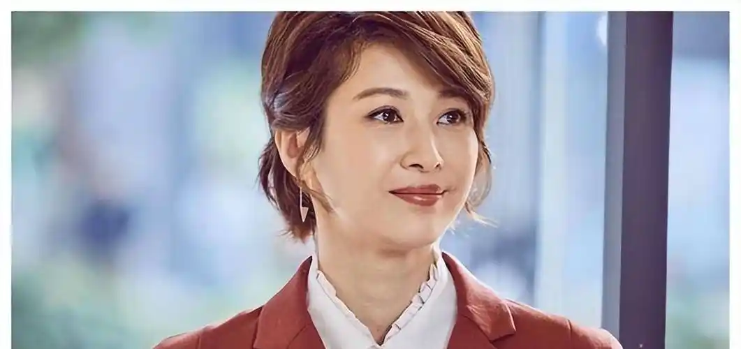 2011年,"李云龙"的老婆被身价50亿的富豪追求,果断与男友分手_童蕾