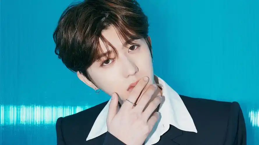 2020蔡徐坤个性壁纸_超帅气的蔡徐坤