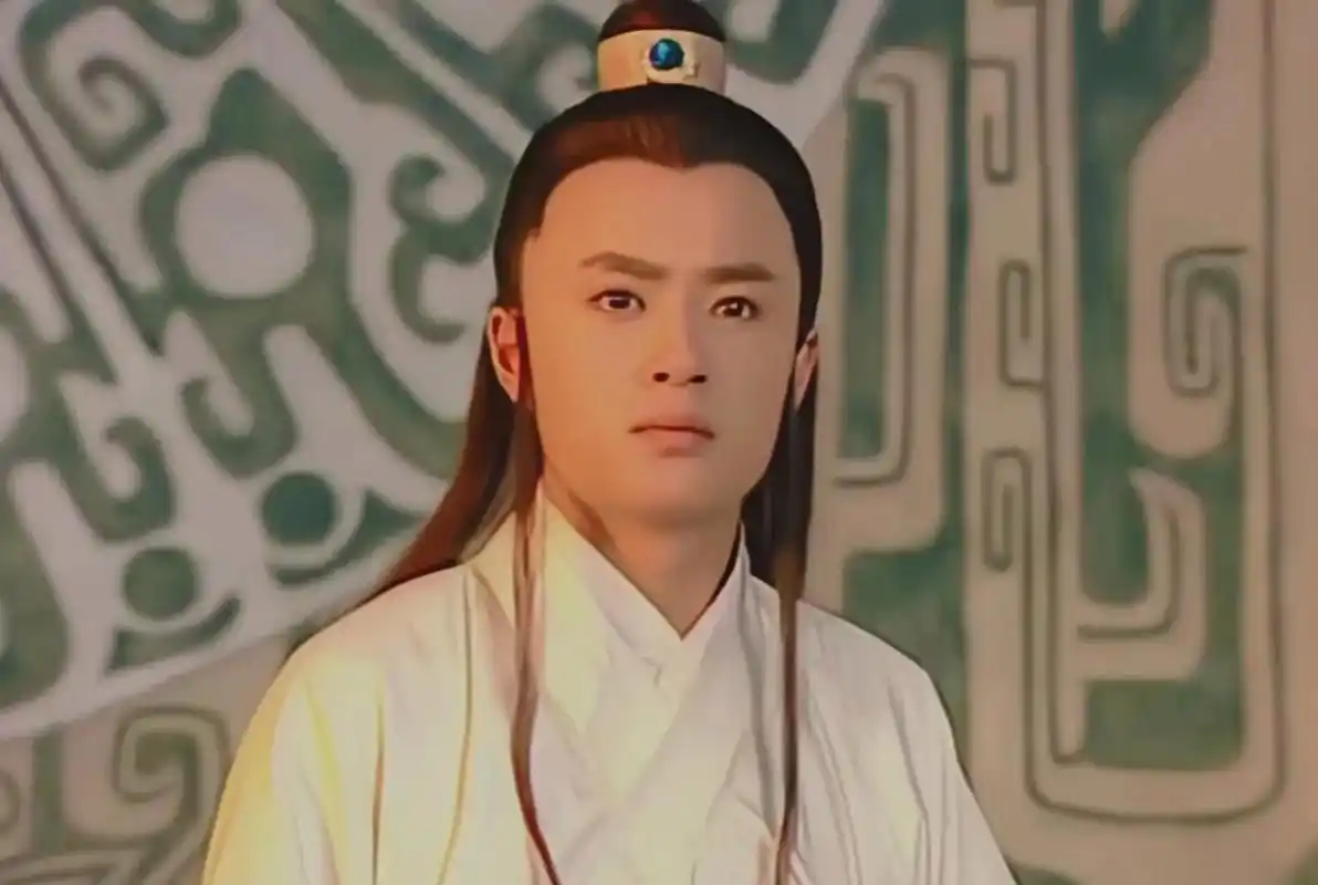 副其实的学霸,高二那年以玩票心态考上了上戏,之后读了一年又转报中戏