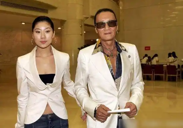 与大49岁谢贤相恋12年,分手后拿到2000万,如今她过成这样|coco|谢霆锋