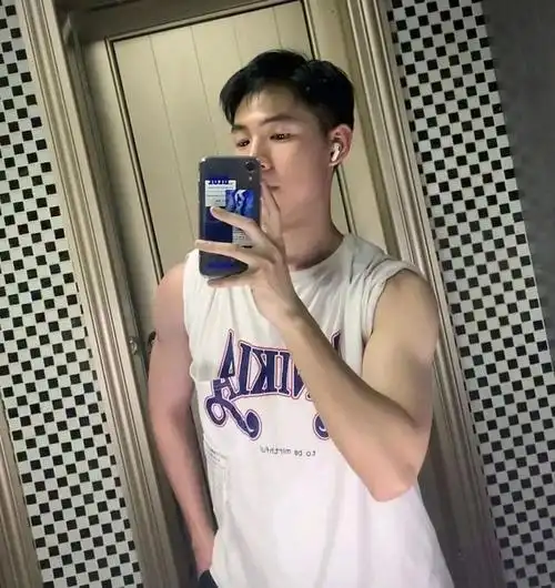 湘南学院的19岁浙江小哥,他的气质真不错!