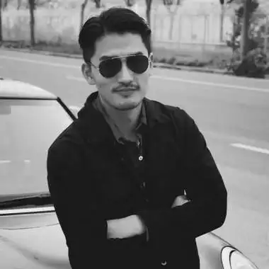 木兮成熟魅力大叔黑白头像这人间疾苦