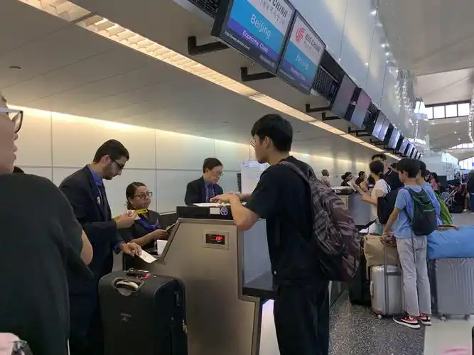 办理登机手续 checking-in