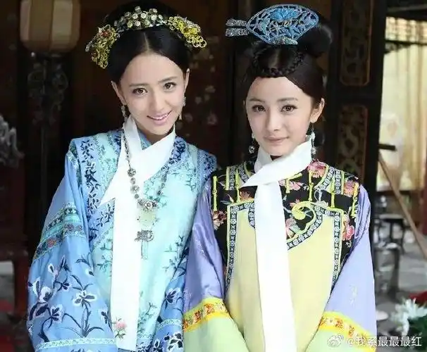 杨幂佟丽娅早期合照是拍摄宫锁心玉的时候