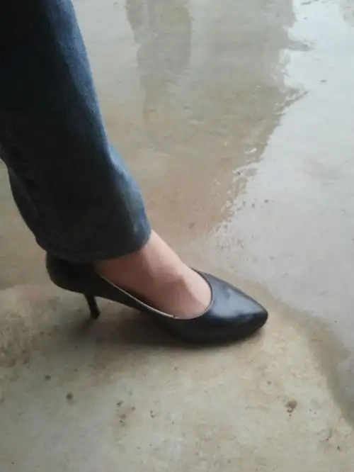 【转载】黑色流苏高跟鞋