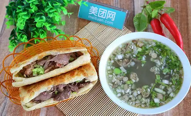 驴肉火烧羊杂汤