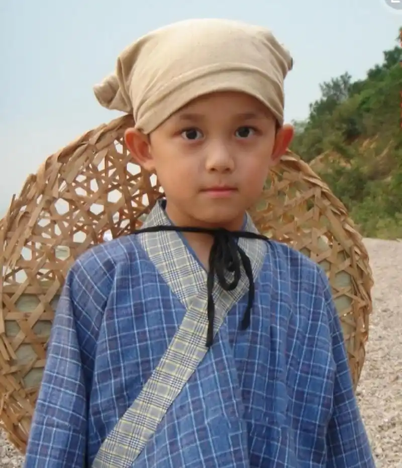 吴磊小时候可真可爱,长大可真是帅.