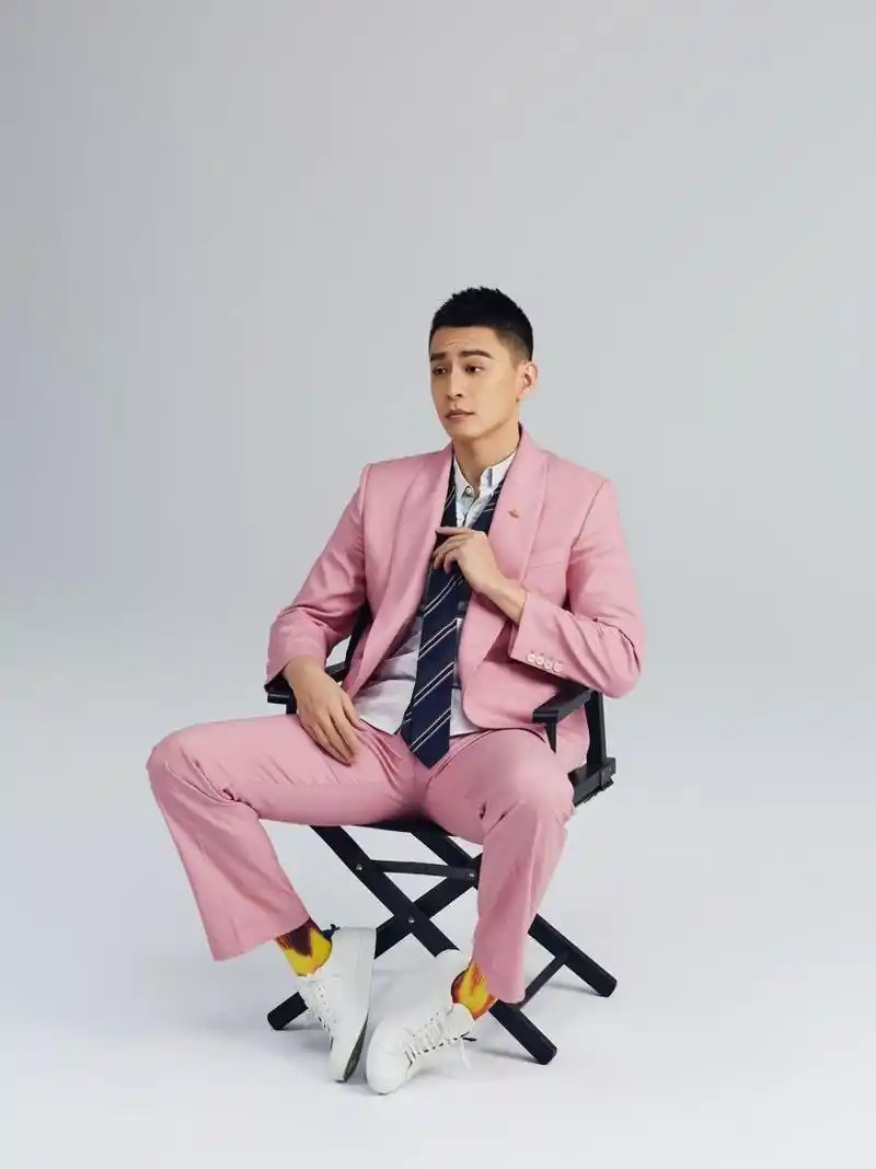 当下cba主帅谁最帅?小鲜肉的杨鸣,还是阳刚派的巩晓彬?