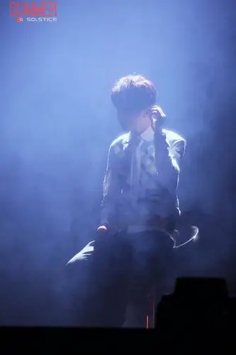 麻麻,这里有个神仙哥哥在唱歌?