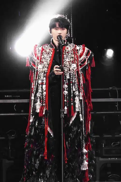 马嘉祺叁重楼暨出道四周年演唱会##马嘉祺 廿一幕启循光赴盛景