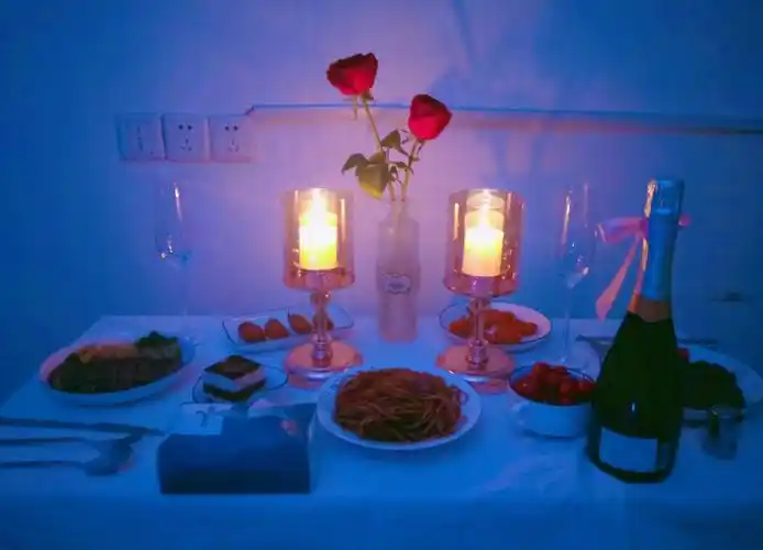 520我在家精心置办的烛光晚餐,给老公一个惊喜,两个人结婚了平平淡淡