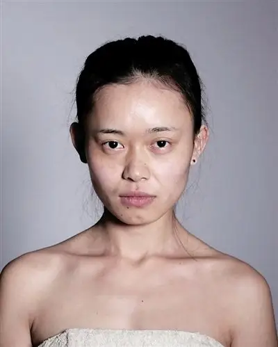 吴玉青原本是一个相貌平平的女孩.