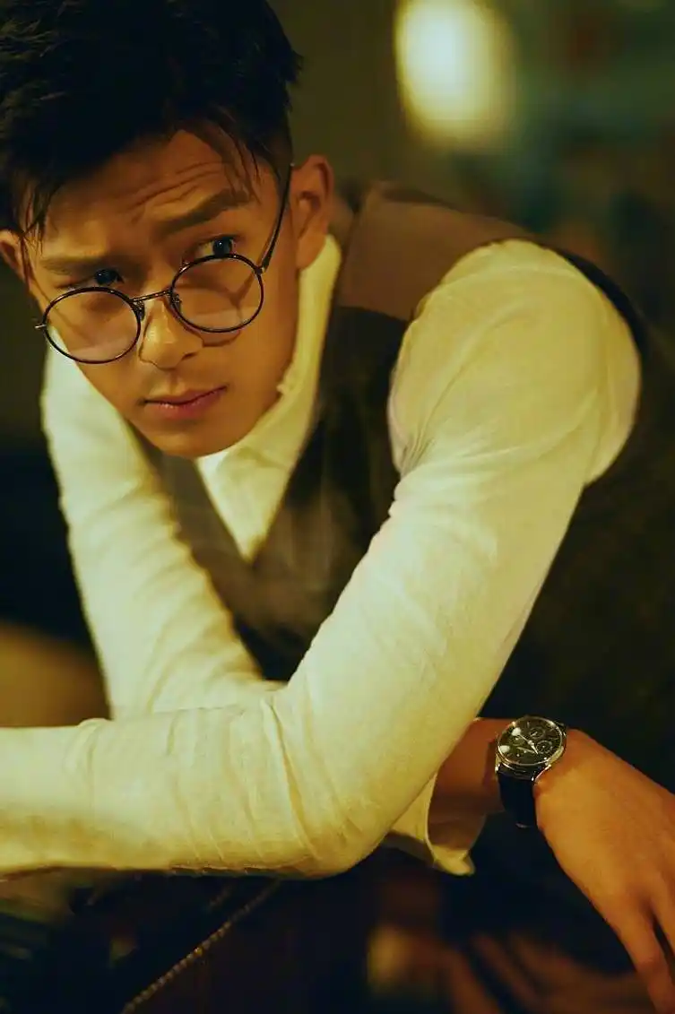 自身潜质,不断挑战不同角色:《睡在我上铺的兄弟》中的"忠义猛男"谢训