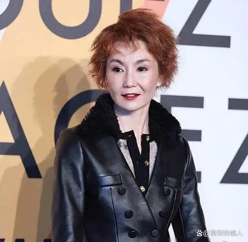 59岁张曼玉罕见露面,素颜憔悴瘦骨嶙峋,网友直呼认不出!