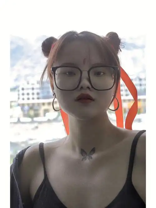 摇滚女孩痛仰乐队萨菲娜