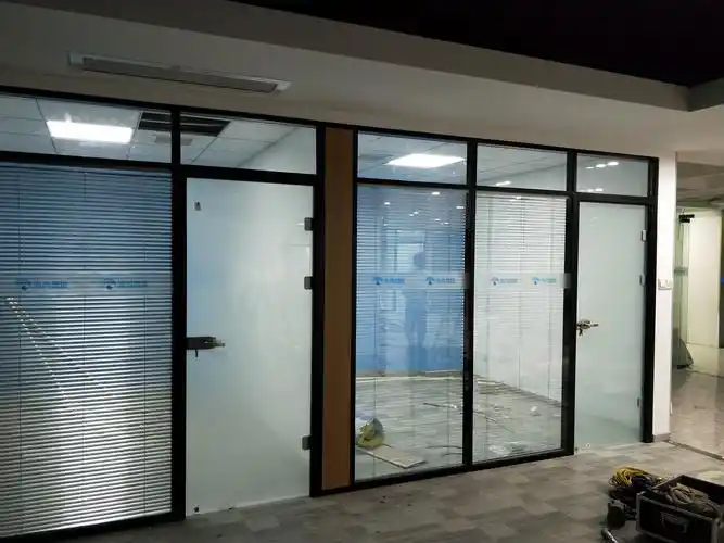 合肥万拓型材玻璃隔断有限公司 - 百叶隔断门 - 无框合页门