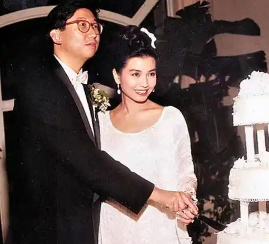 痴情人钟楚红:丈夫英年早逝,膝下无儿无女,她选择为夫守寡一生