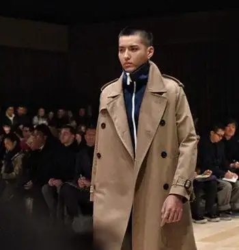 吴亦凡帅气走秀伦敦时装周 变身男模气场强大称霸国际t台