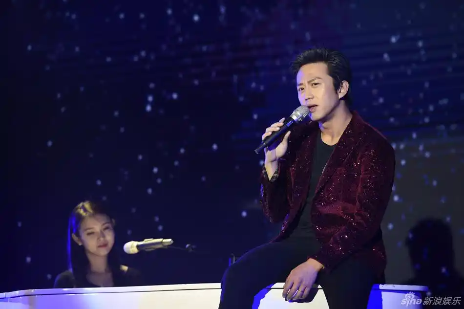 邓超蜡像揭开面纱表情逗趣搞怪惹粉丝开怀_娱乐频道__中国青年网