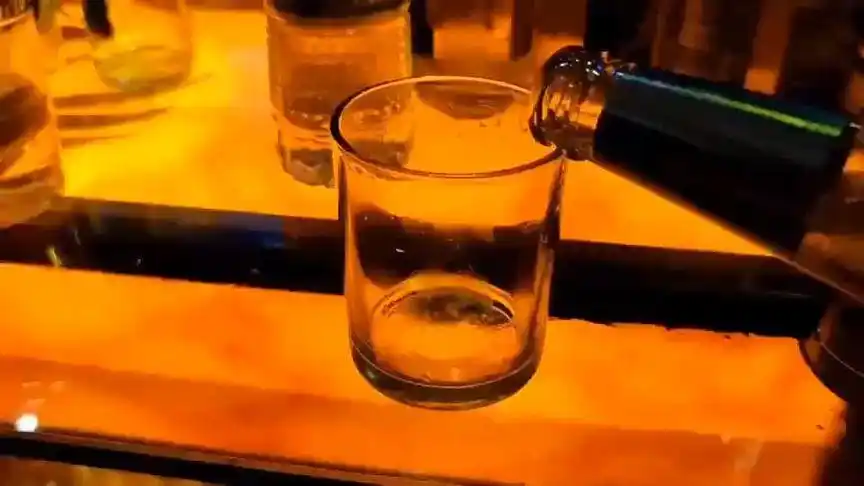 抖音 #敬往事一杯酒 #杯中酒 #敬往事一杯酒 #倒满深夜的酒