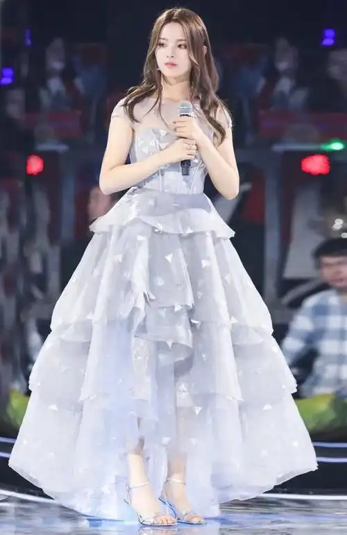 vittorio ventura 9折后 1259人民币(杨超越同款)rejina pyo 3215人民