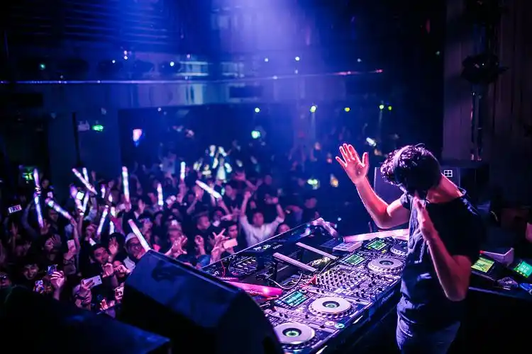 疫情下如何摆脱焦虑来云端蹦迪