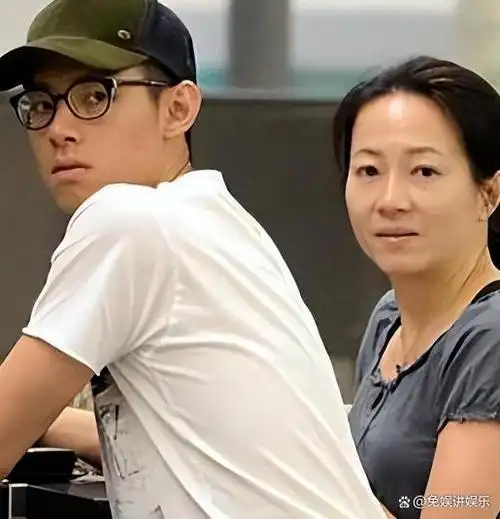 谭咏麟,跟妻子丁克,跟情人生子,原配含泪出家,家产给儿子