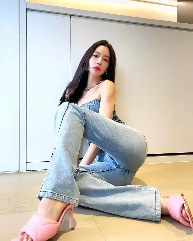 克拉拉 #李成敏 #这样的身材打几分 - 抖音