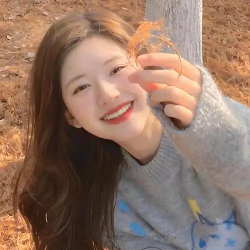 清纯甜妹赵露思头像