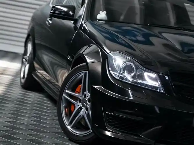奔驰c63 小珍珠金属黑改色膜 效果图