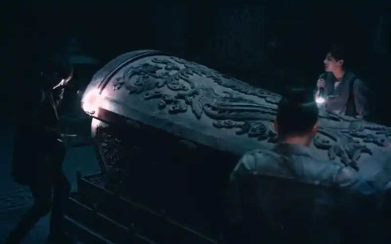 盗墓笔记:张起灵徒手打开一口棺材,里面竟是"养气藏尸",神奇