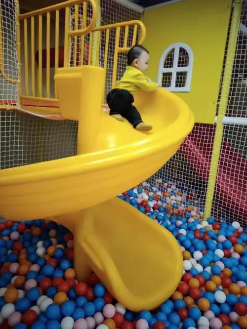 总想去游乐园玩的小朋友