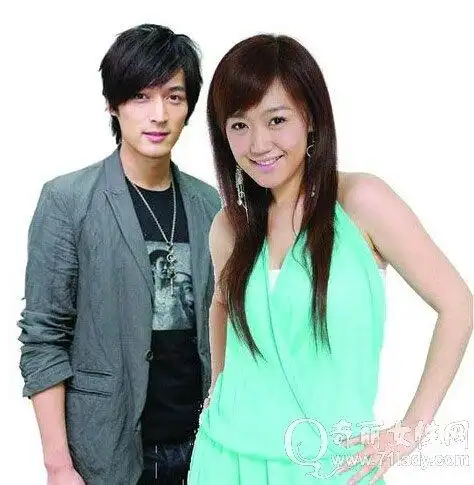 胡歌的女朋友薛佳凝 与大四岁女友薛佳凝因戏结缘