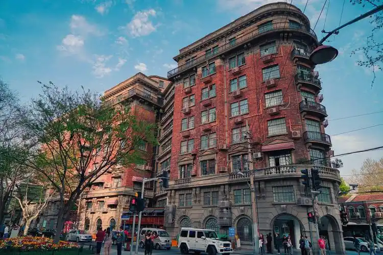 上海武康路被授予历史文化名街头衔